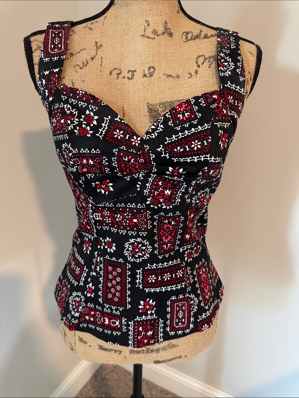 Black Bandana-Print Sweetheart Neck Camisole - Black & Red